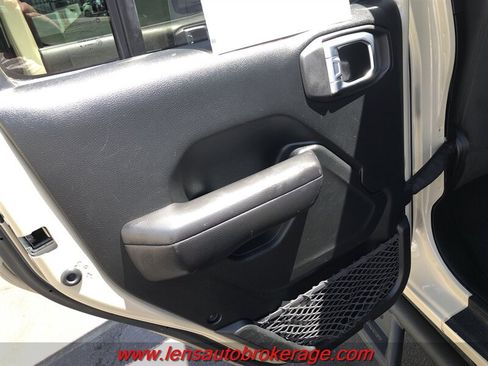 Used 2020 Jeep Gladiator Sport w/ Quick Order Package 24S AWD/4WD image 15