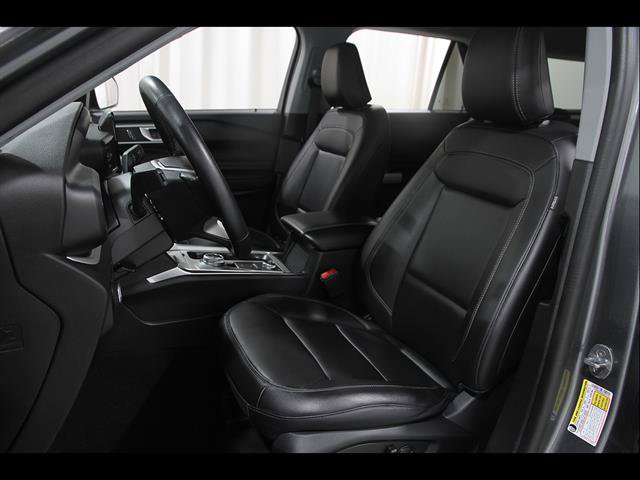 Certified 2023 Ford Explorer XLT w/ Equipment Group 202A AWD/4WD image 6