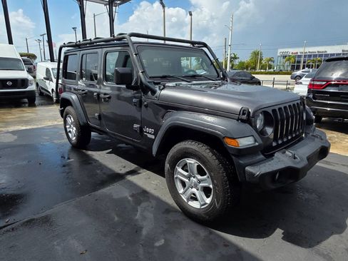 Used 2018 Jeep Wrangler Unlimited Sport w/ Technology Group AWD/4WD image 5