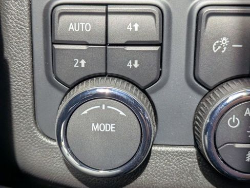 New 2025 Chevrolet Suburban Premier w/ Sun And Tow Package image 24