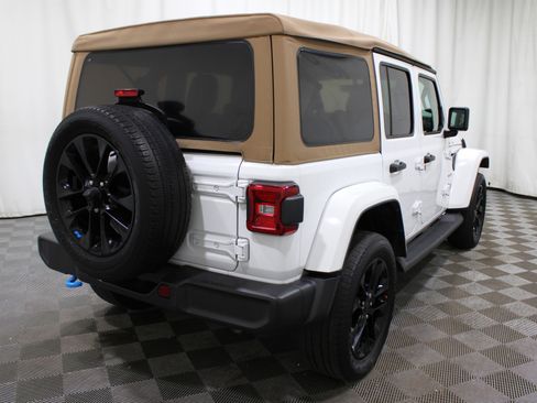 Used 2022 Jeep Wrangler Unlimited Sahara w/ Cold Weather Group image 34