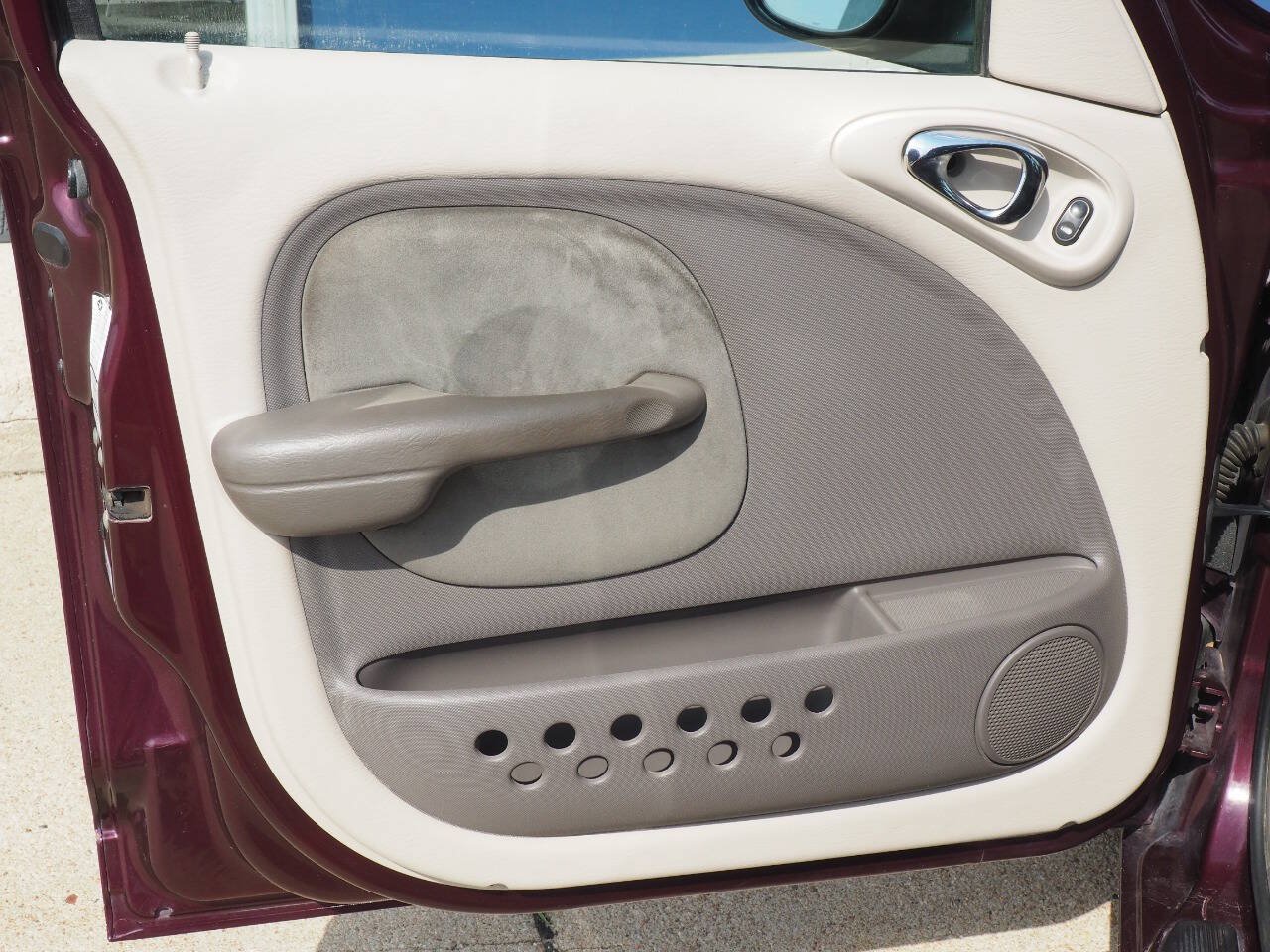 Used 2002 Chrysler PT Cruiser Limited FWD image 8