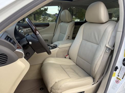 Used 2014 Lexus LS 460 image 35