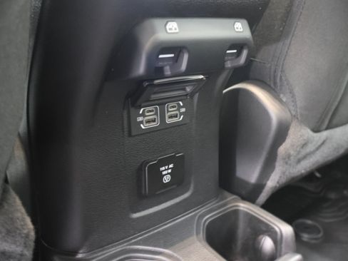 Used 2022 Jeep Wrangler Unlimited Sahara w/ LED Lighting Group AWD/4WD image 33