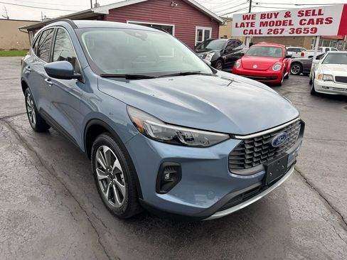 Used 2025 Ford Escape Platinum image 3