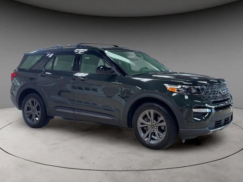 Certified 2023 Ford Explorer XLT w/ Equipment Group 202A AWD/4WD image 3