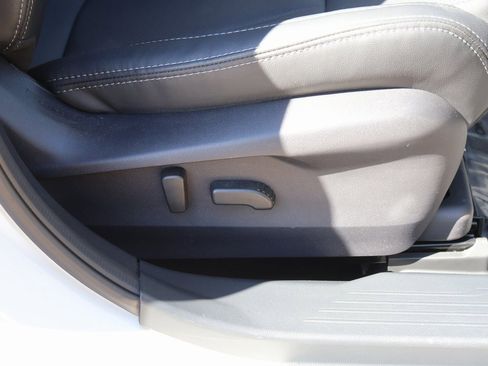 Used 2025 Subaru Outback Limited image 11