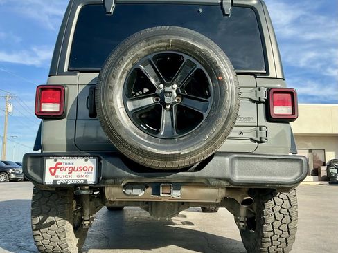 Used 2022 Jeep Wrangler Unlimited Sport image 17