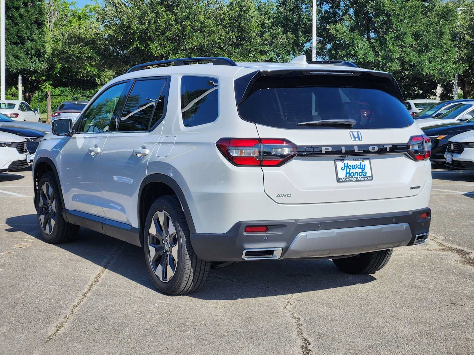 New 2026 Honda Pilot Touring image 3