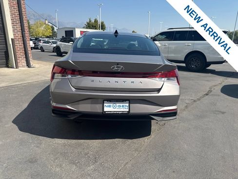 Used 2023 Hyundai Elantra SEL w/ Convenience Package FWD image 6