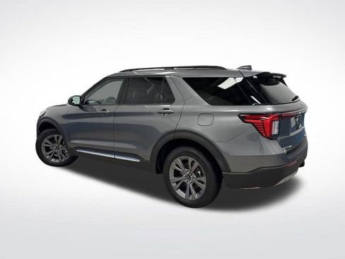Used 2025 Ford Explorer Active w/ Active Comfort Package image 3