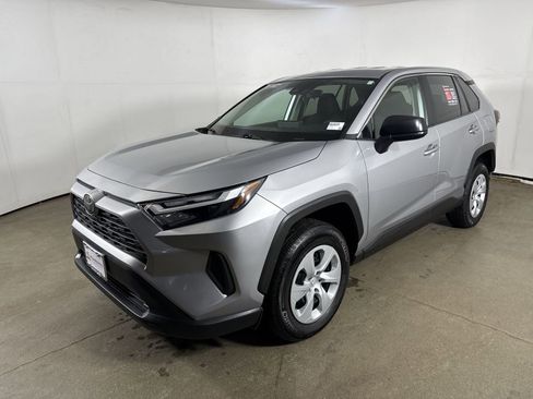 Used 2024 Toyota RAV4 LE image 22