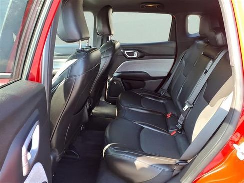 Used 2023 Jeep Compass Latitude image 13