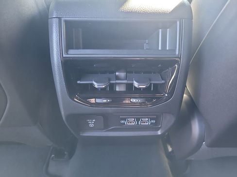 New 2025 Jeep Grand Cherokee Altitude image 12