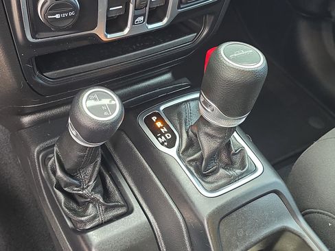 Used 2022 Jeep Gladiator Sport image 27