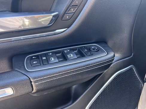 Used 2022 RAM 1500 Laramie AWD/4WD image 12
