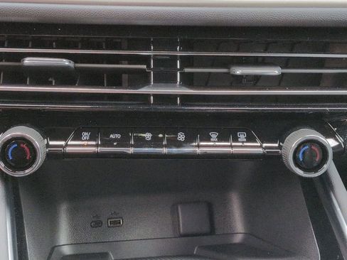 New 2026 Chevrolet Traverse LT w/ Sun and Wheel Package FWD image 18