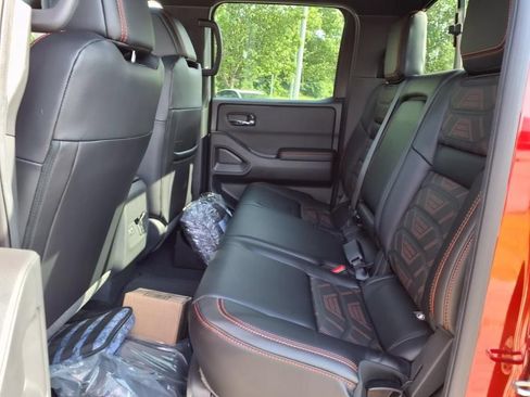 Certified 2025 Nissan Frontier PRO-4X w/ Pro Premium Package AWD/4WD image 8