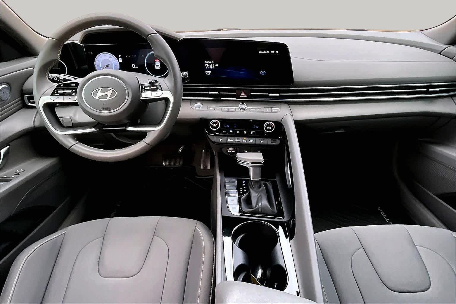 Used 2025 Hyundai Elantra SEL FWD image 16