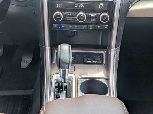 Used 2022 Subaru Ascent Touring AWD/4WD image 21
