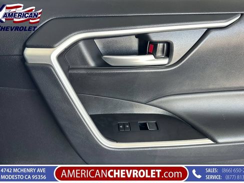 Used 2025 Toyota RAV4 XLE FWD image 23