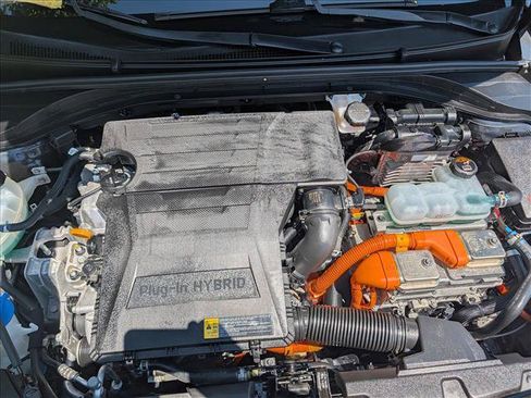 Used 2019 Hyundai Ioniq Plug-In Hybrid FWD image 11
