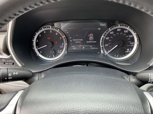 Used 2023 Toyota Highlander XLE FWD image 21