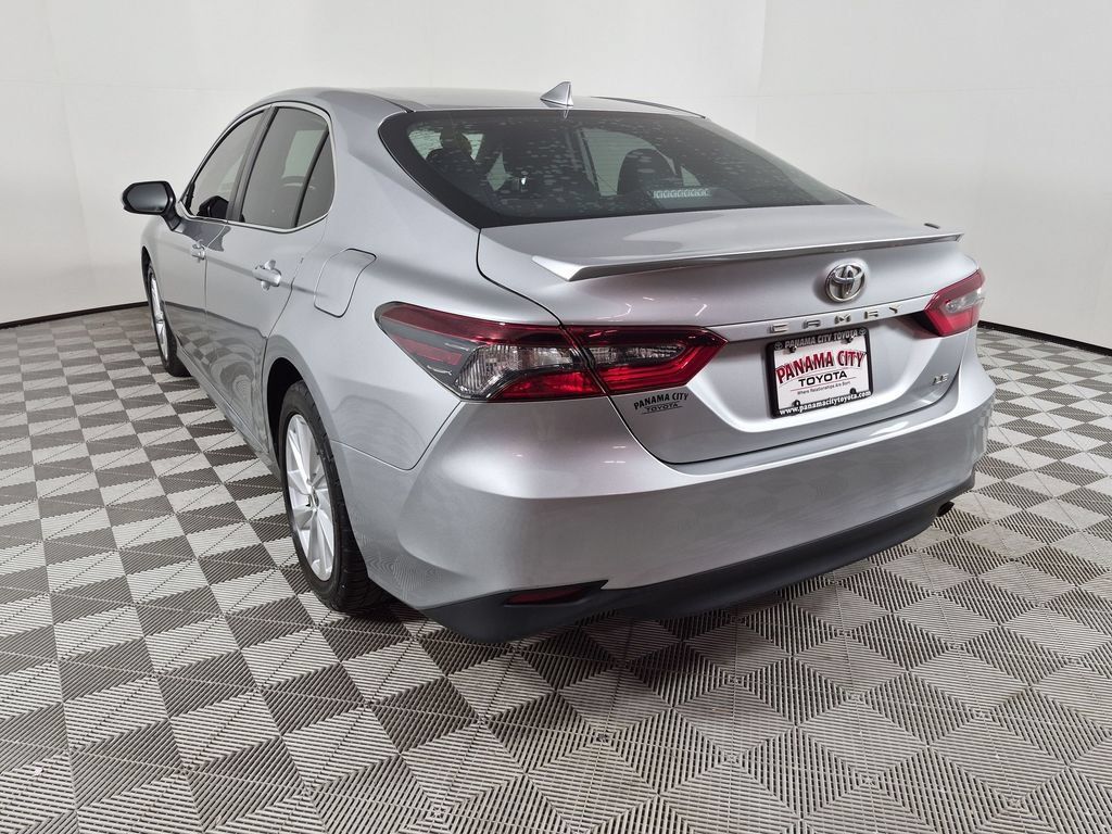 Used 2021 Toyota Camry LE FWD image 5