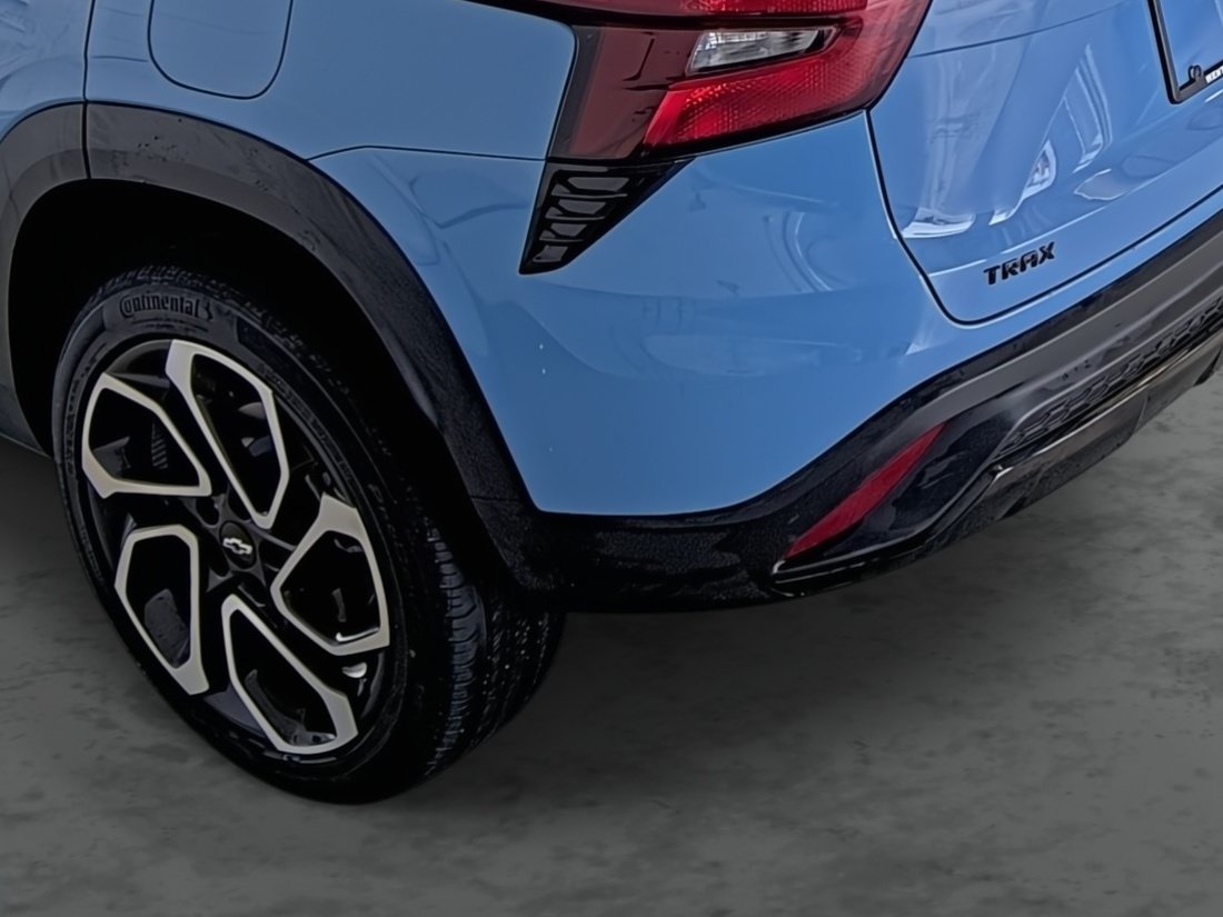 Used 2024 Chevrolet Trax RS w/ Sunroof Package FWD image 9