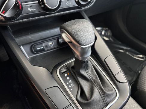 Used 2025 Kia Soul LX w/ LX Technology Package FWD image 40