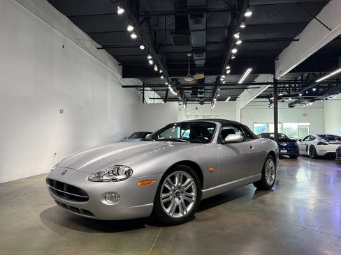Used 2005 Jaguar XK8 Convertible image 3