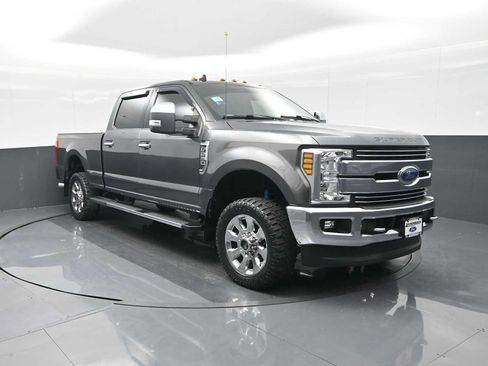 Used 2019 Ford F250 Lariat w/ Chrome Package image 2