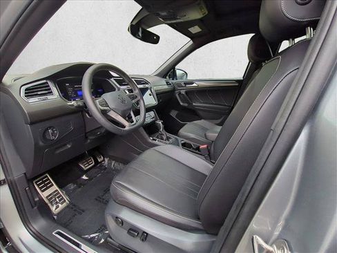 Used 2023 Volkswagen Tiguan SE R-Line FWD image 15