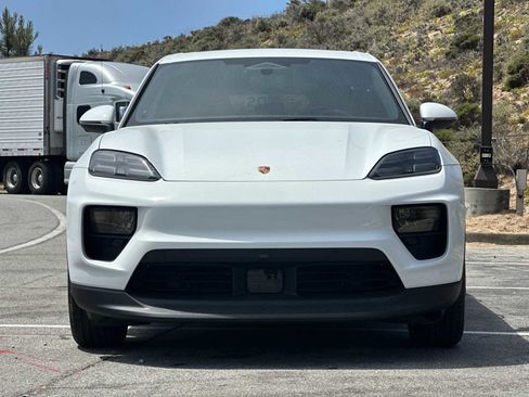New 2025 Porsche Macan Electric image 11