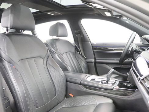 Used 2020 BMW 750i xDrive w/ Executive Package image 30