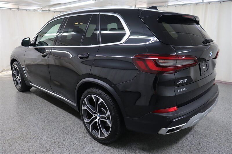 Used 2022 BMW X5 sDrive40i w/ Premium Package RWD image 4