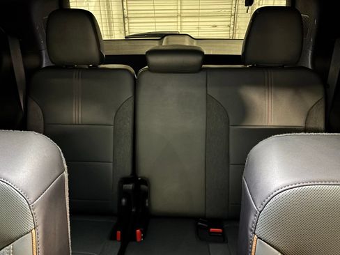 Used 2025 GMC Acadia AT4 w/ Luxury Package AWD/4WD image 13