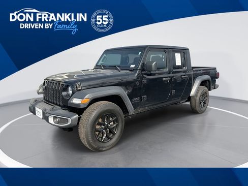 Used 2021 Jeep Gladiator Sport AWD/4WD image 1