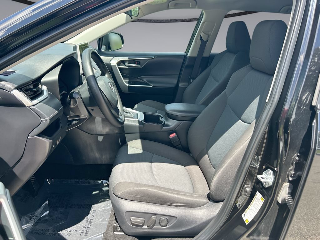 Used 2025 Toyota RAV4 XLE FWD image 11