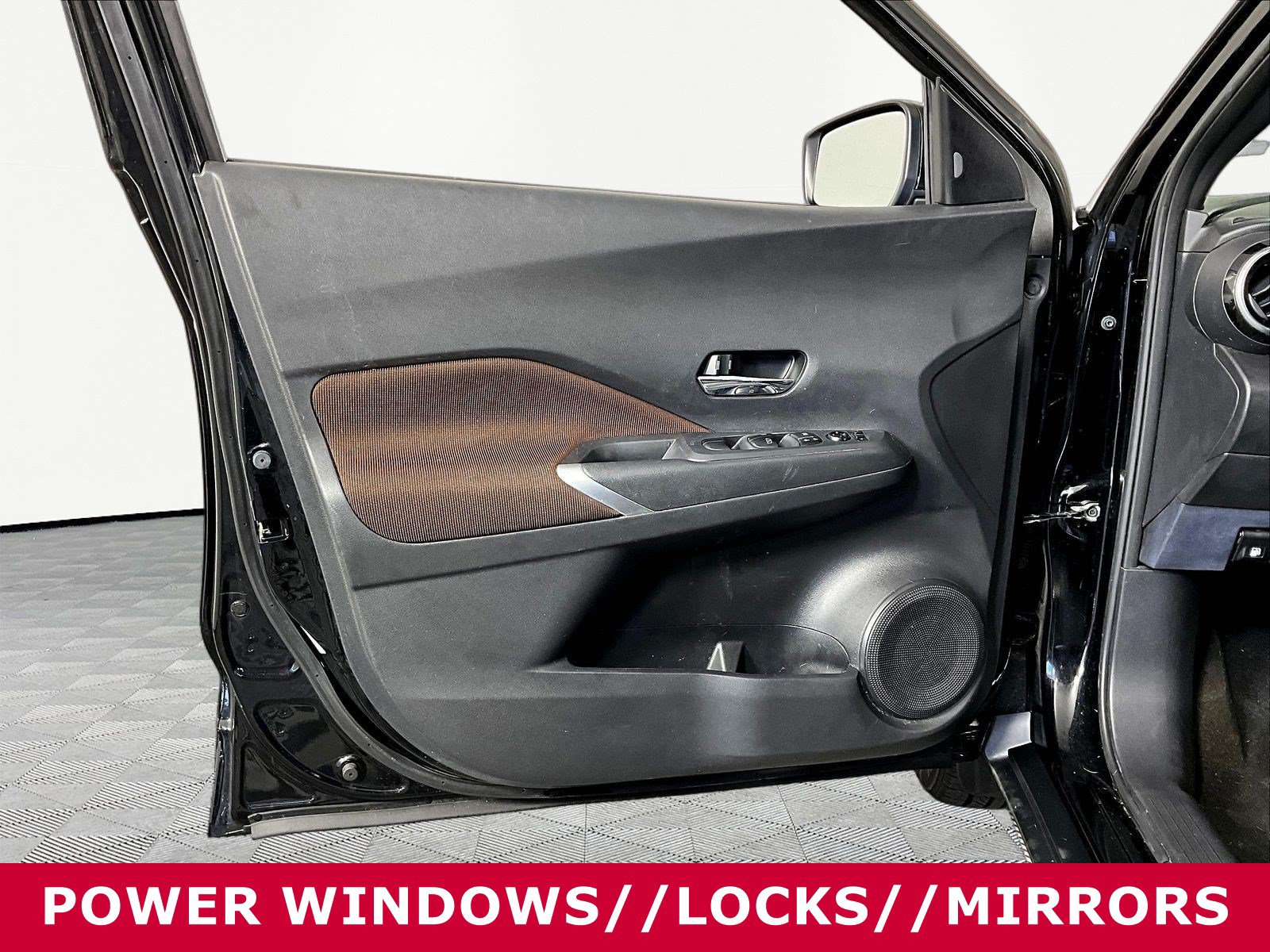 Used 2022 Nissan Kicks SR FWD image 18