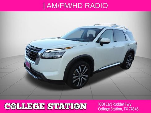 Certified 2024 Nissan Pathfinder Platinum w/ Cargo Package FWD image 8