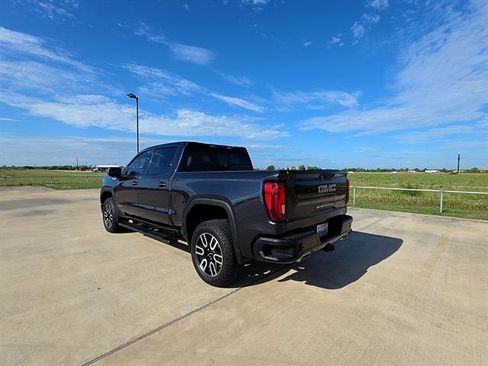 Used 2025 GMC Sierra 1500 AT4 w/ Technology Package AWD/4WD image 5