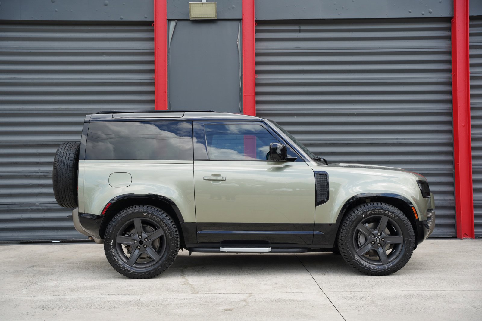 Used 2024 Land Rover Defender 90 X-Dynamic SE AWD/4WD image 19