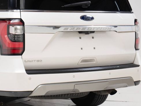 Used 2018 Ford Expedition Limited w/ Equipment Group 301A image 11