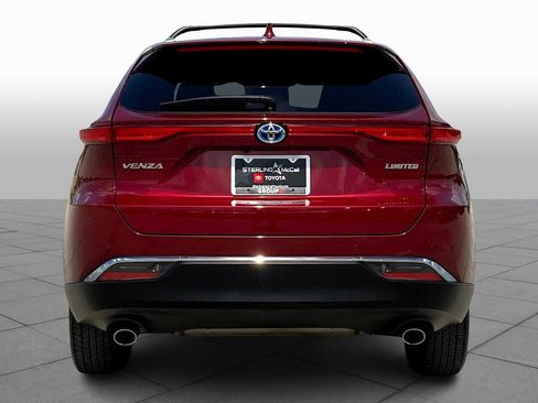 Used 2024 Toyota Venza Limited image 4