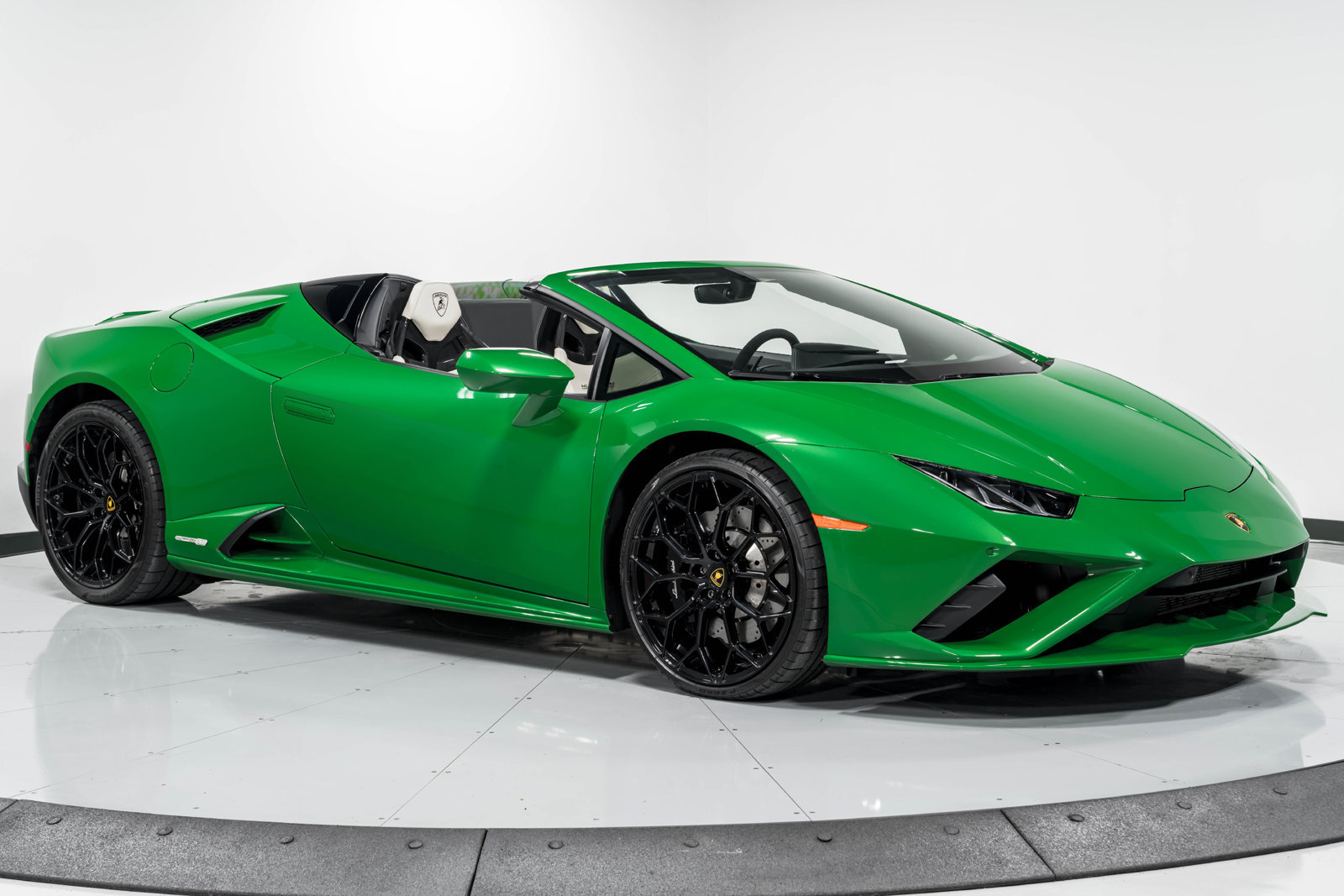 Used 2022 Lamborghini Huracan EVO RWD image 37
