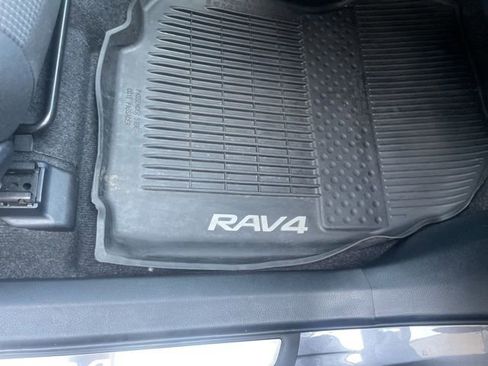 Used 2018 Toyota RAV4 XLE AWD/4WD image 49