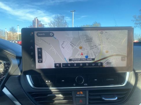 Used 2023 Nissan Altima 2.5 SV w/ SV Premium Package image 22