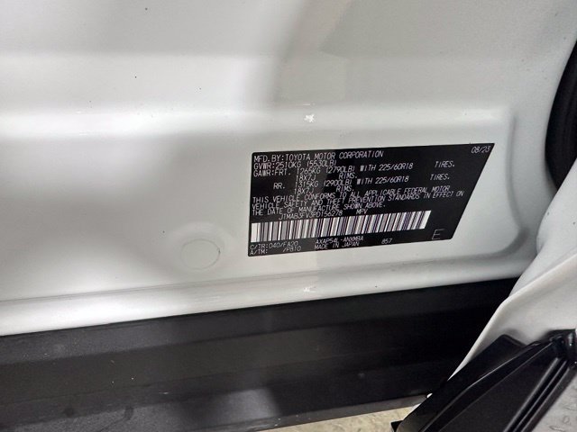 Used 2023 Toyota RAV4 SE w/ Weather & Moonroof Package AWD/4WD image 32