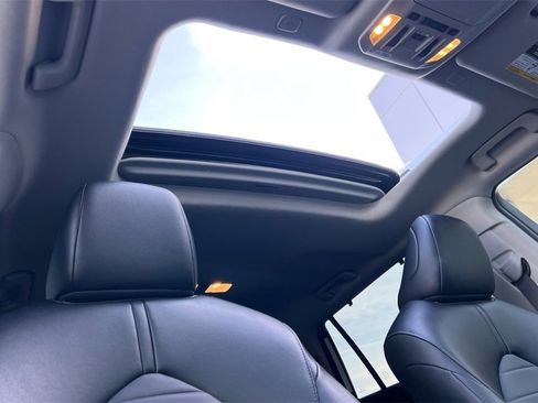 Certified 2025 Toyota Highlander XLE image 19